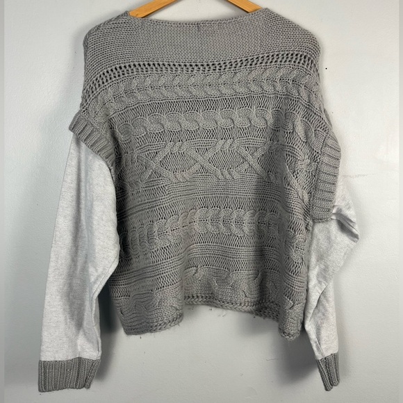 Gimmicks by BKE Grey cable knit sweater size small - Picture 5 of 5